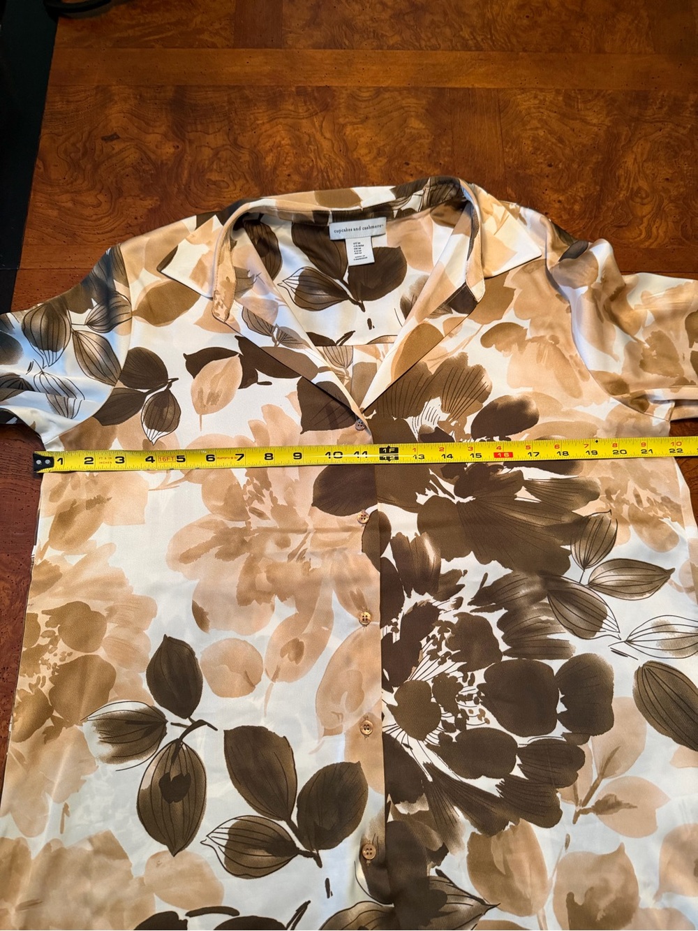 Cupcakes and Cashmere Brown and Cream Floral Silky Blouse Size M - Picture 6 of 8